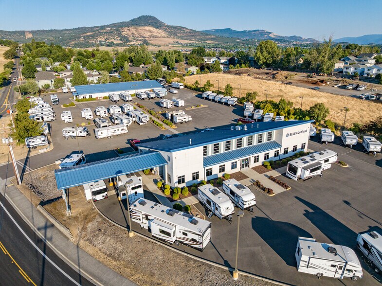 More Photos Of 3976 Crater Lake Ave, Medford Auto Dealership For Lease