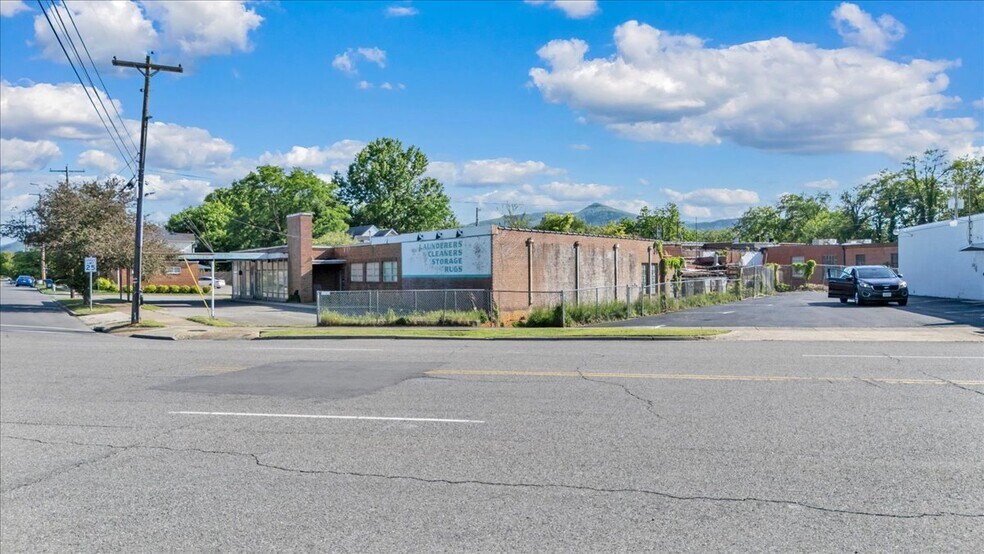 More Photos Of 231 S Colorado St, Salem Freestanding For Sale