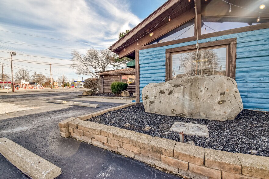 More Photos Of 28810 Lake Shore Blvd, Willowick General Retail For Sale