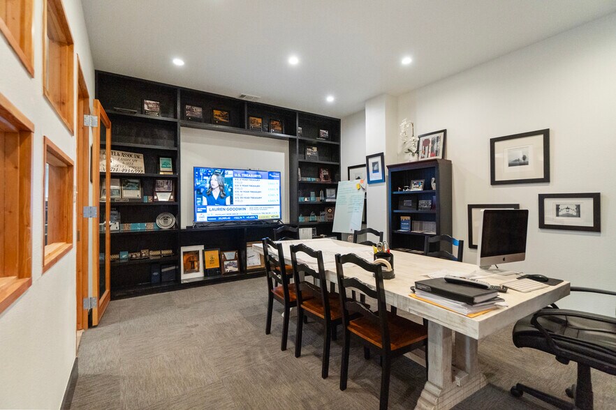 More Photos Of 6568 Babcock Rd, San Antonio Flex For Lease