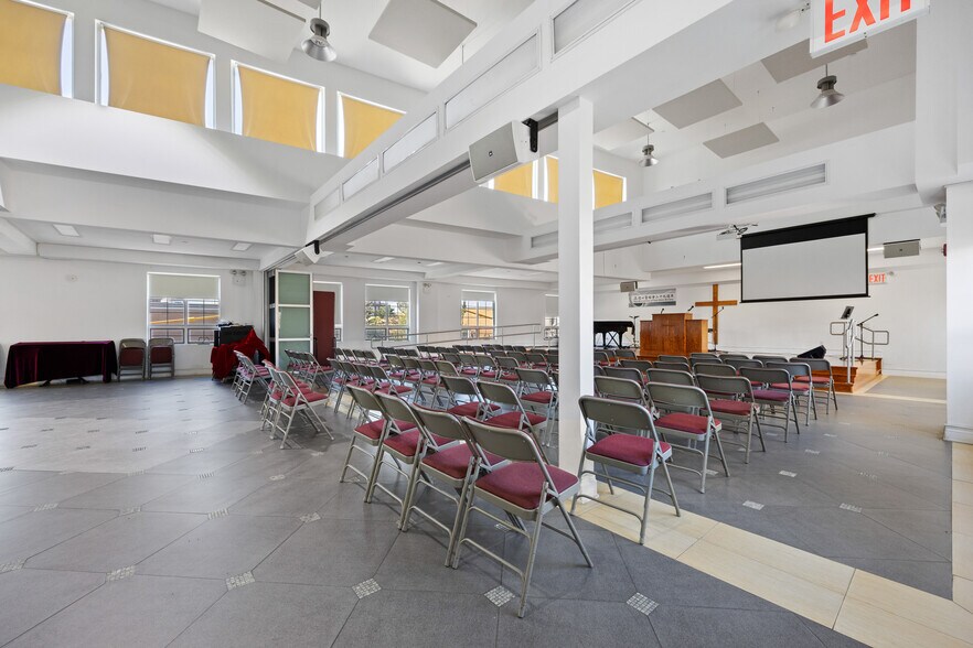 More Photos Of 7543 Parsons Blvd, Flushing Storefront Retail Office For Sale