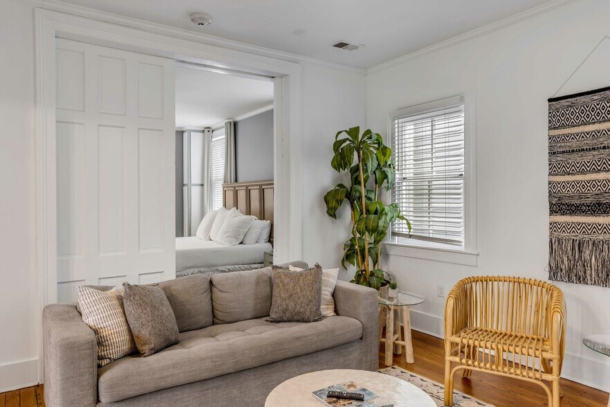 More Photos Of 140 Spring St, Charleston Hospitality For Sale