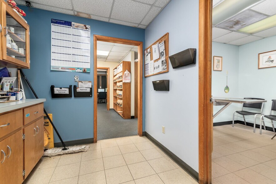 More Photos Of 3431 Waterlick Rd, Lynchburg Veterinarian Kennel For Sale