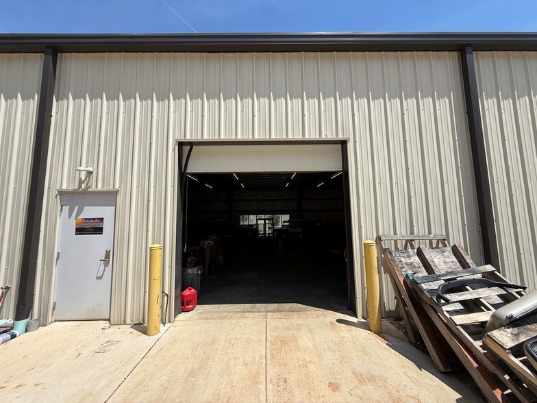 More Photos Of 140 Weathers st, Youngsville Flex For Lease