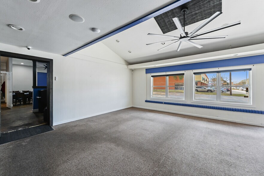 More Photos Of 1220 Bienville Blvd, Ocean Springs General Retail For Lease