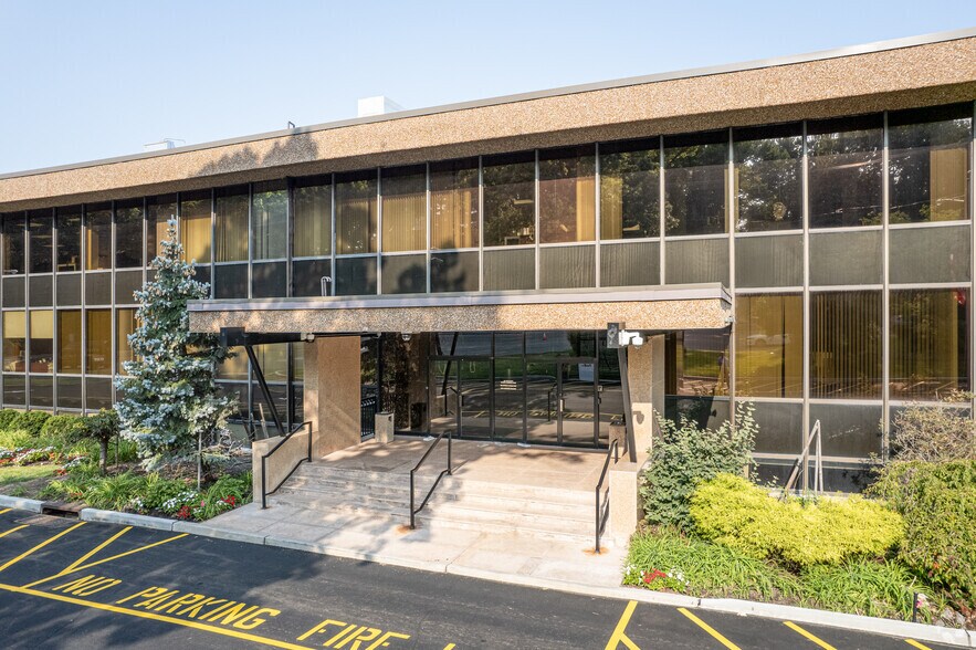 More Photos Of 560 Sylvan Ave, Englewood Cliffs Office For Lease