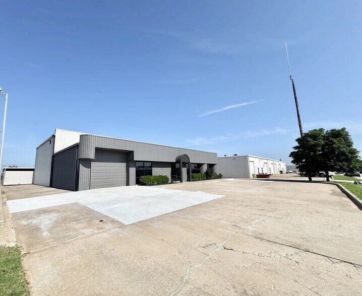 More Photos Of 7925 N Wilshire Ct, Oklahoma City Manufacturing For Lease