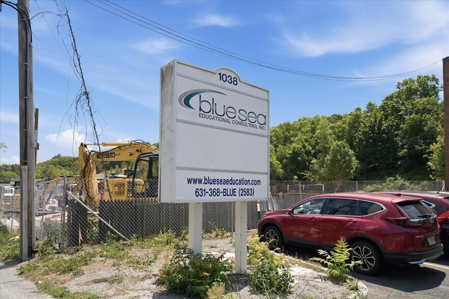 More Photos Of 1038 West Jericho Tpke, Smithtown Office For Sale