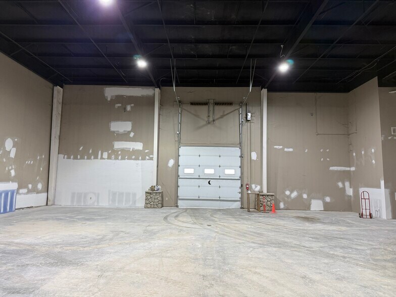 More Photos Of 109 Means Dr, Nicholasville Showroom For Lease