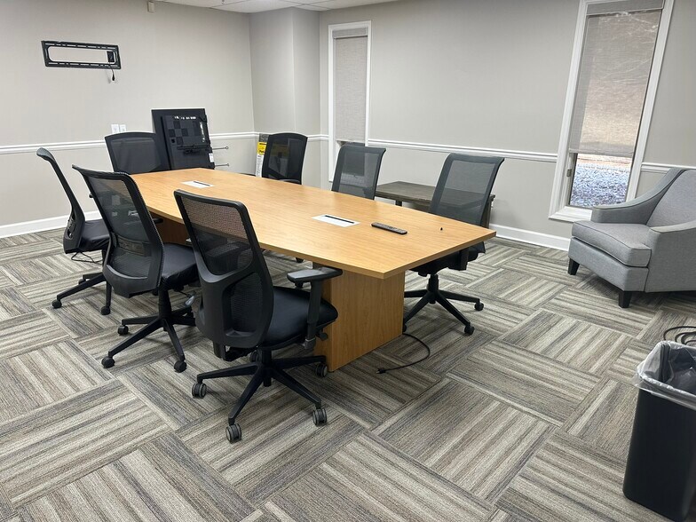 More Photos Of 300 Commerce Blvd, Bogart Warehouse For Lease