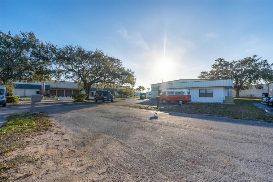 More Photos Of 2311 Whitfield Industrial Way, Sarasota Warehouse For Sale
