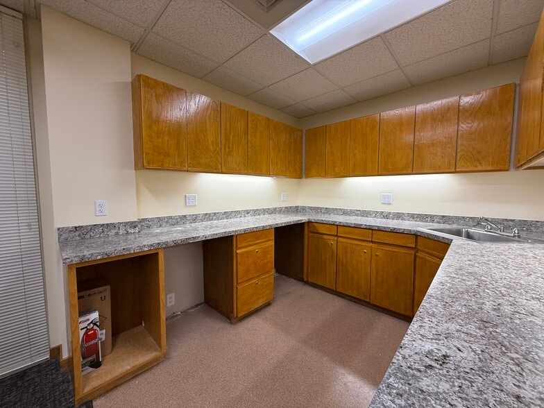 More Photos Of 33 Bartlett St, Lowell Medical For Lease