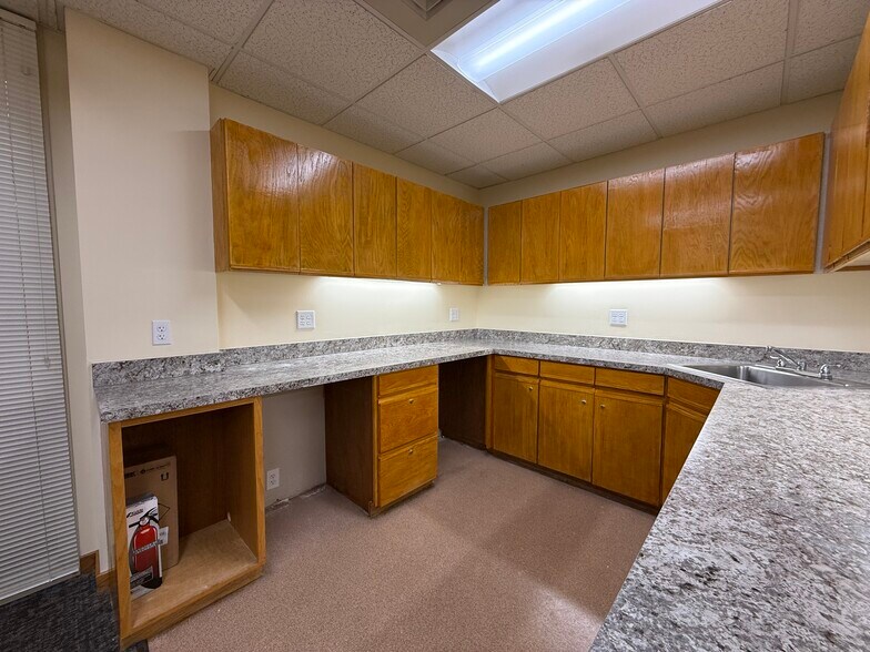 More Photos Of 33 Bartlett St, Lowell Medical For Lease