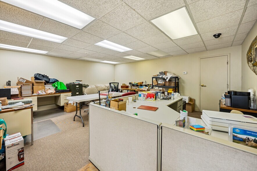 More Photos Of 207 Hawthorne Ave, Saint Joseph Warehouse For Sale