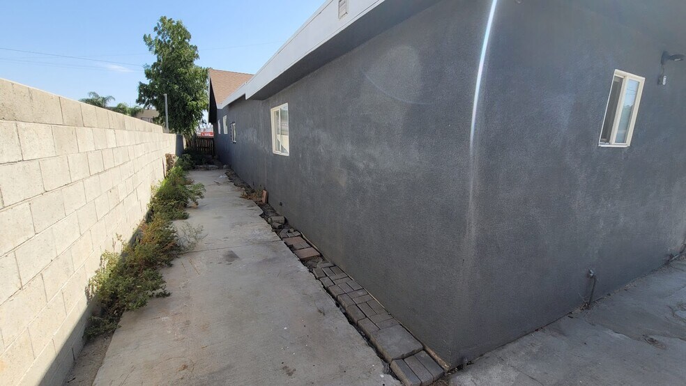 More Photos Of 605 E Valley Blvd, Colton Freestanding For Lease