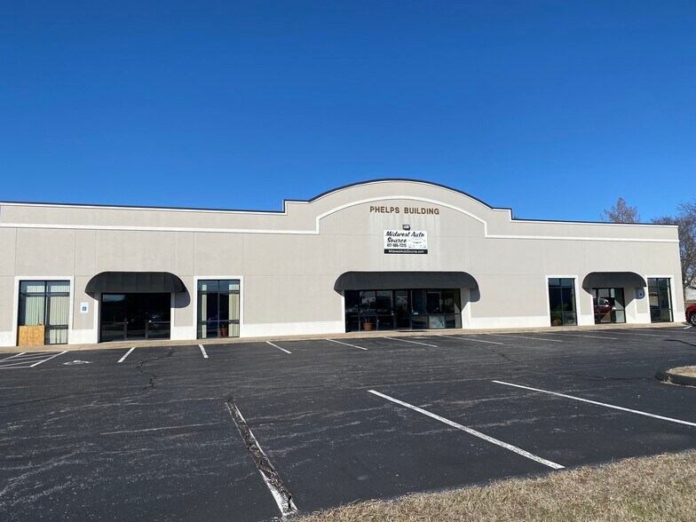 More Photos Of 1955-1959 Phelps St, Springfield Freestanding For Lease