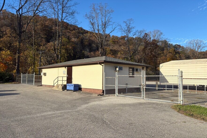 More Photos Of 1255 Lakeside Dr, Jackson Warehouse For Sale