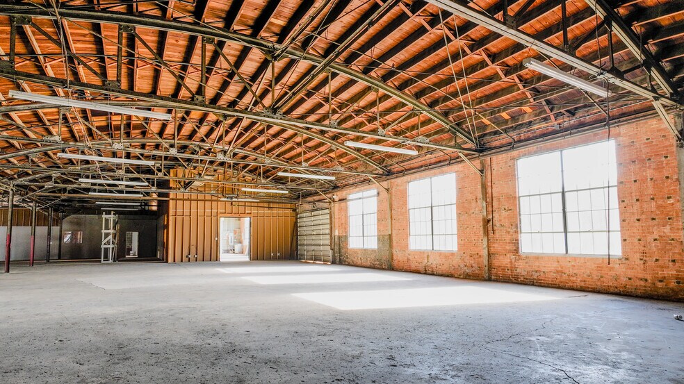 More Photos Of 10 N Milby St, Houston Warehouse For Lease
