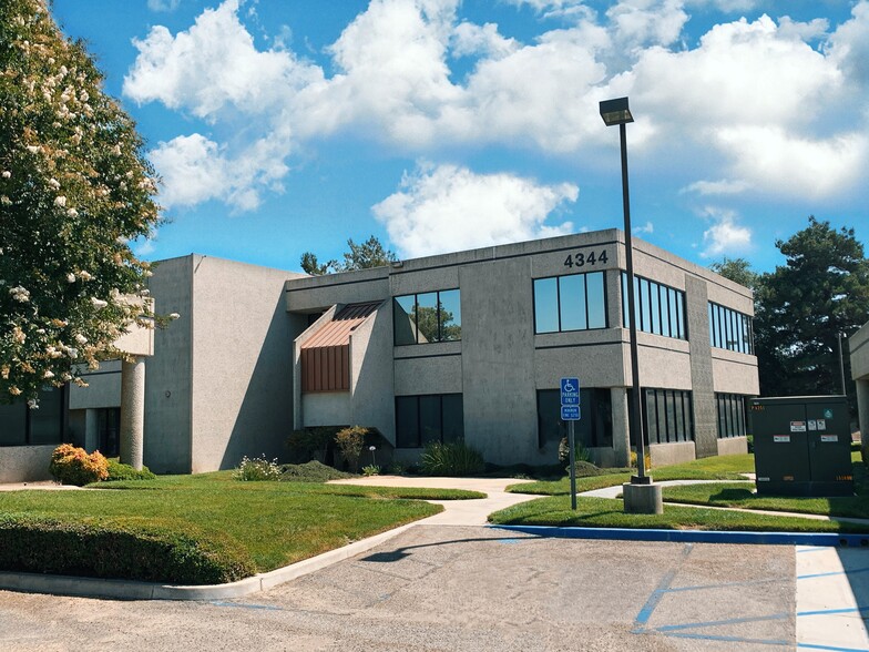 More Photos Of 4344 Latham St, Riverside Unknown For Lease