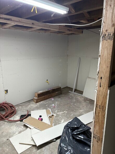 More Photos Of 582-592 W 207th St, New York Storefront For Lease