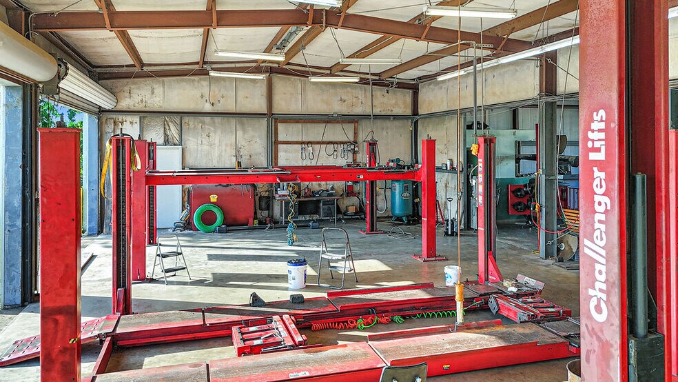 More Photos Of 502 Washington St, South Houston Warehouse For Sale