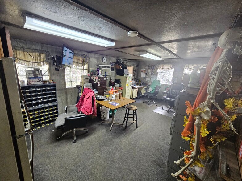 More Photos Of 1737 S Burlington Rd, Bridgeton Flex For Sale