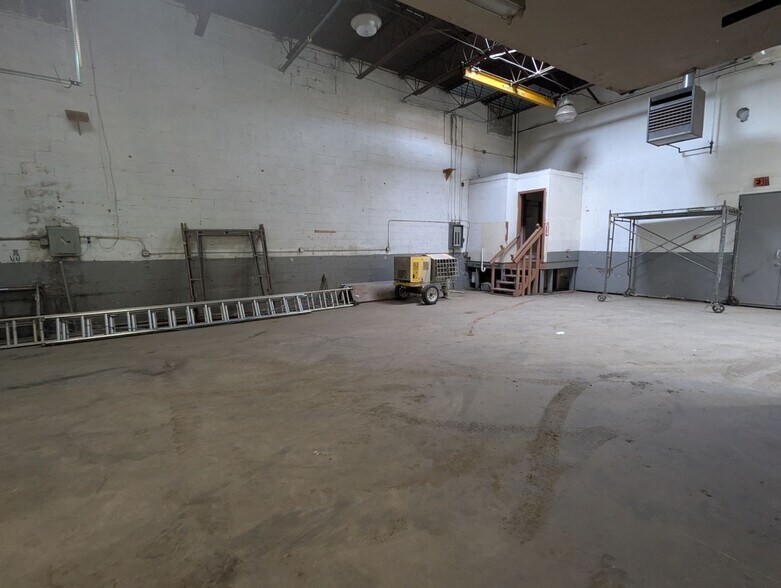 More Photos Of 48 New St Rear, Cambridge Warehouse For Lease