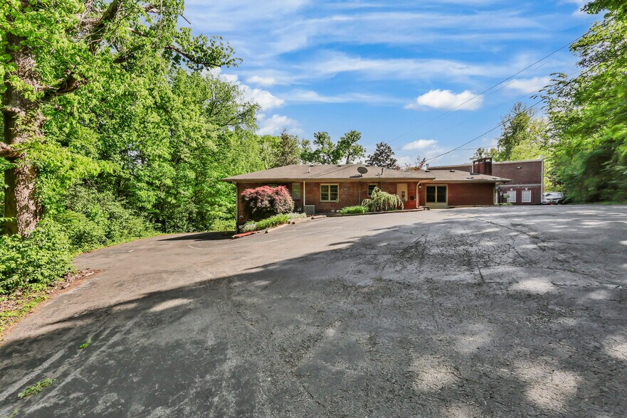 More Photos Of 1543 Madison St, Clarksville Specialty For Sale