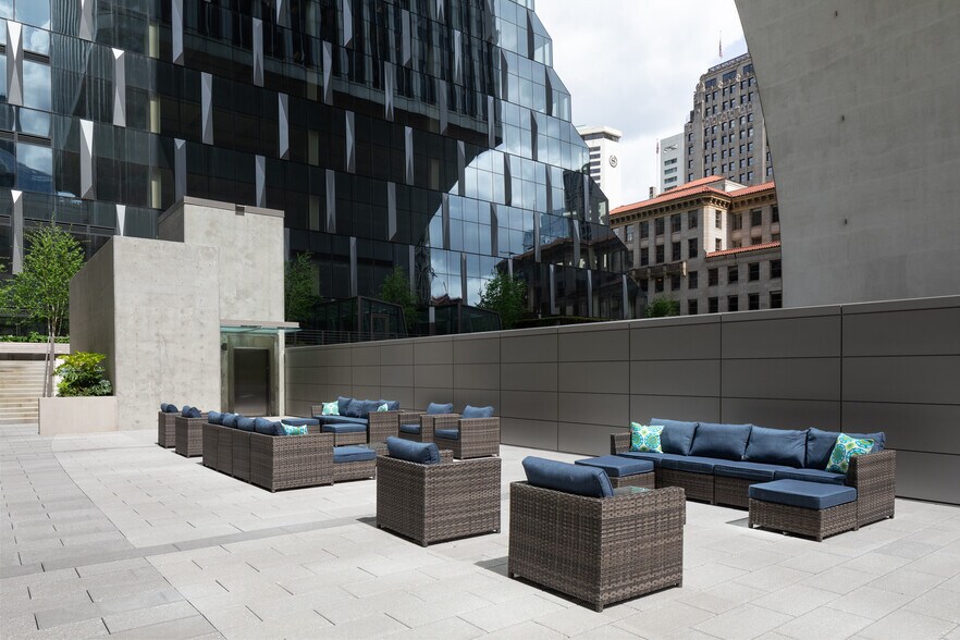 More Photos Of 400 University St, Seattle Office For Lease