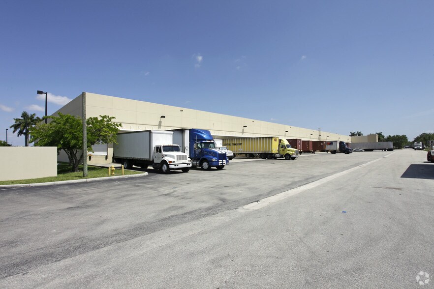 More Photos Of 8305 NW 27th St, Doral Distribution For Lease