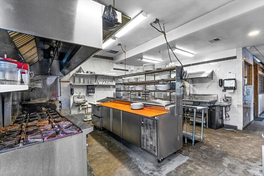 More Photos Of 439 Candlewood Lake Rd, Brookfield Freestanding For Lease