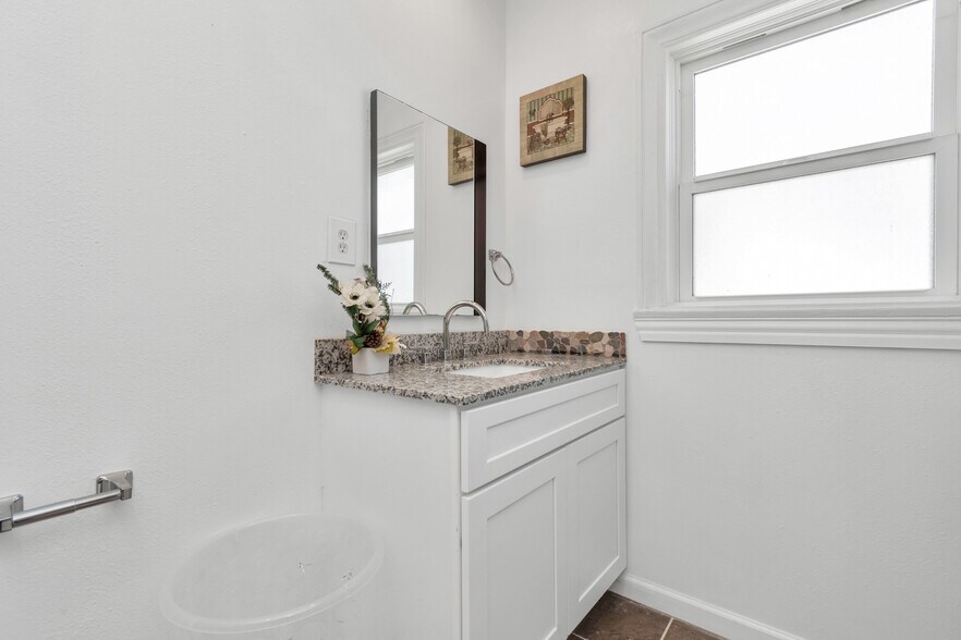 More Photos Of 915 8th St, Galveston Apartments For Sale