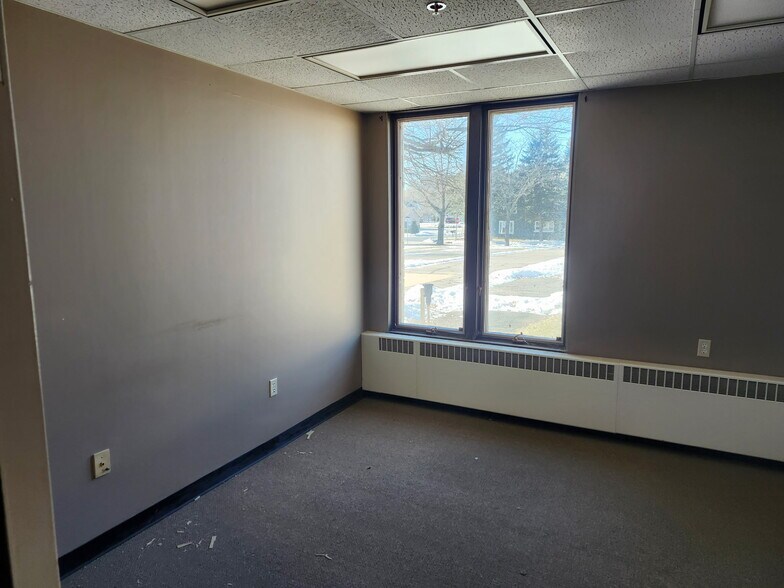 More Photos Of 165 S Chet Krause Dr, Iola Multifamily For Sale