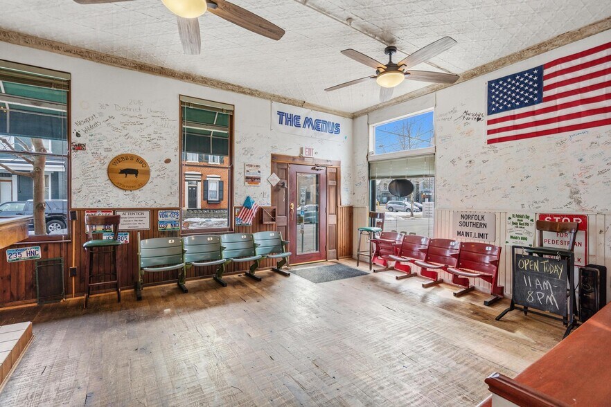 More Photos Of 115 E 9th St, Newport Restaurant For Sale