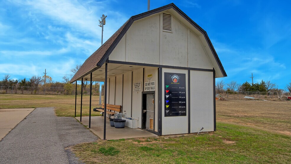 More Photos Of 400 W Martin Luther King Blvd, Duncan Sports And Entertainment For Sale