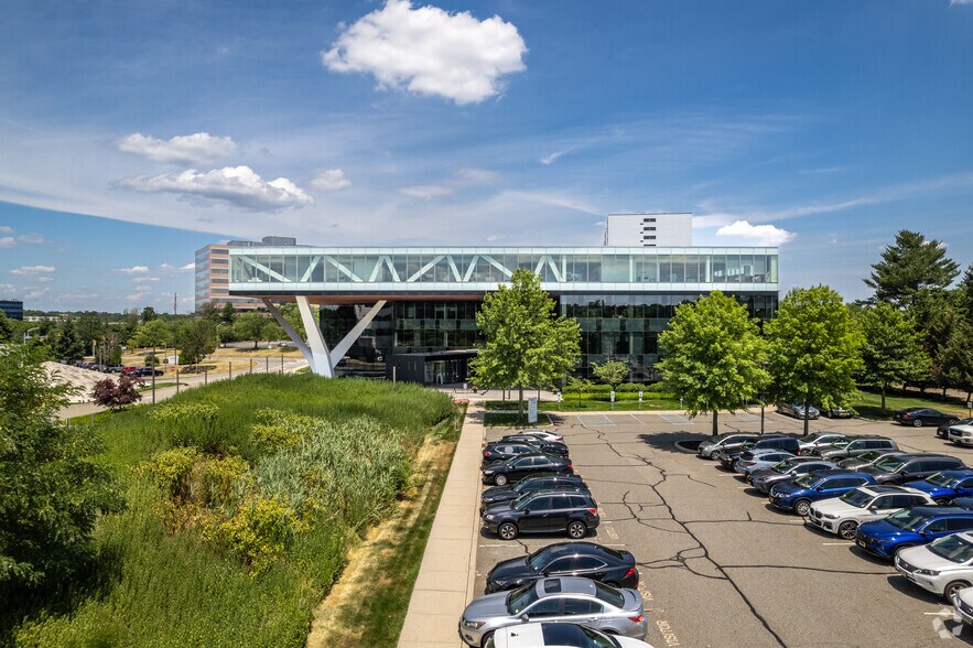 More Photos Of 186 Wood Ave S, Iselin Office For Lease