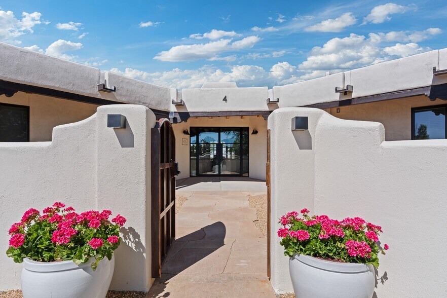 More Photos Of 4 N Chamisa Dr, Santa Fe Specialty For Sale