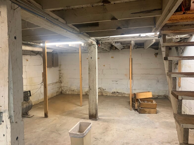 More Photos Of 1902 W 1st St, Duluth Service For Lease