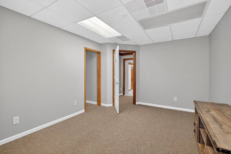 More Photos Of 638 Main St, Columbia Office For Sale