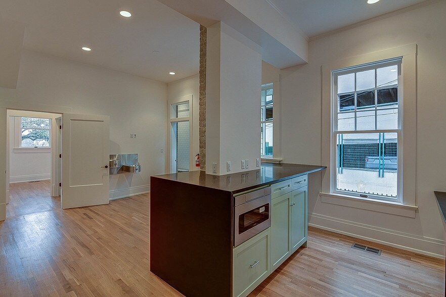 More Photos Of 904 San Antonio St, Austin Office For Lease