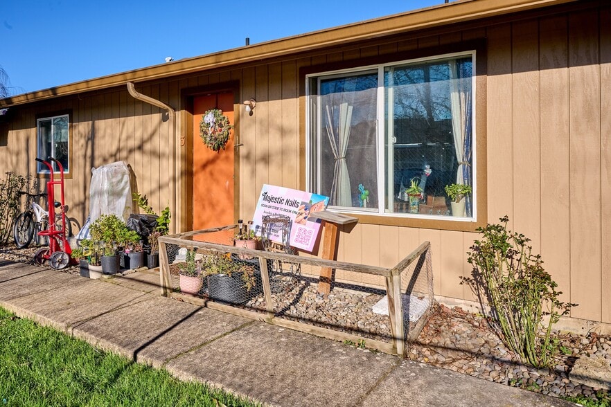 More Photos Of 880 N Pershing St, Mount Angel Apartments For Sale