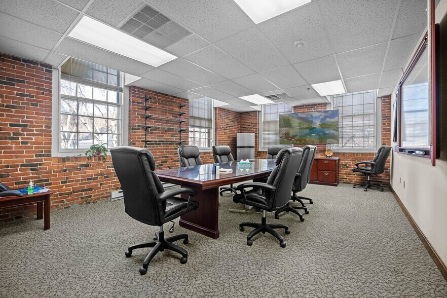 More Photos Of 1 Riverside Way, Wilton Warehouse For Lease