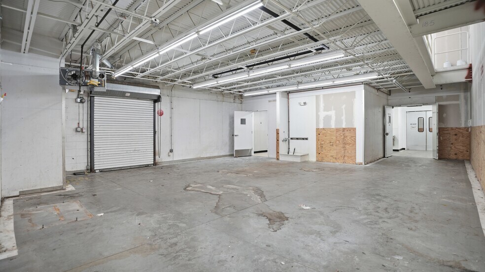 More Photos Of 1968 Veterans Memorial Hwy, Islandia Freestanding For Lease