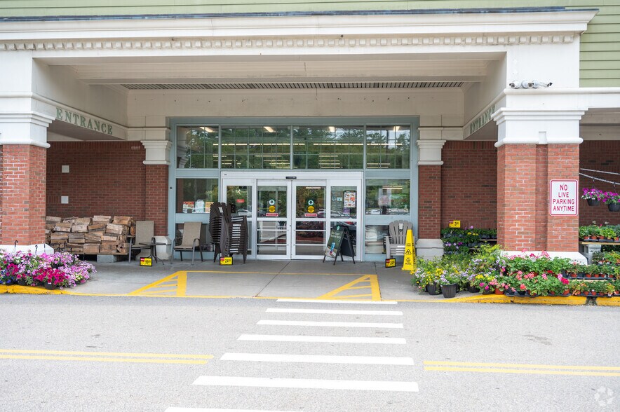 More Photos Of 35-55 Columbia Rd, Hanover Supermarket For Lease