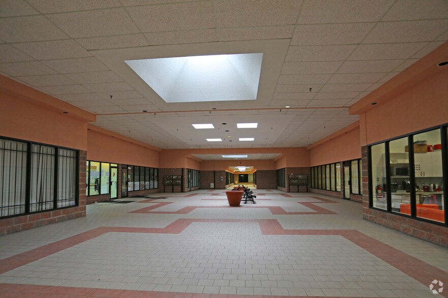 More Photos Of 165 E Beaver Creek Rd, Richmond Hill General Retail For Sale