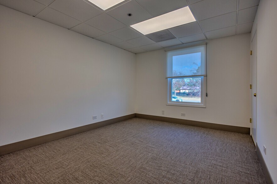 More Photos Of 6912 Main St, Downers Grove Unknown For Lease