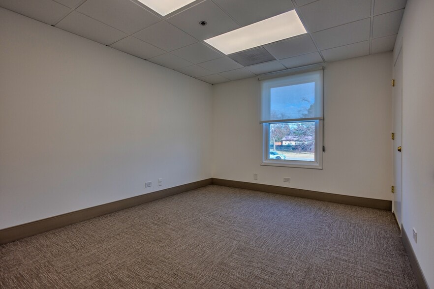 More Photos Of 6912 Main St, Downers Grove Unknown For Lease