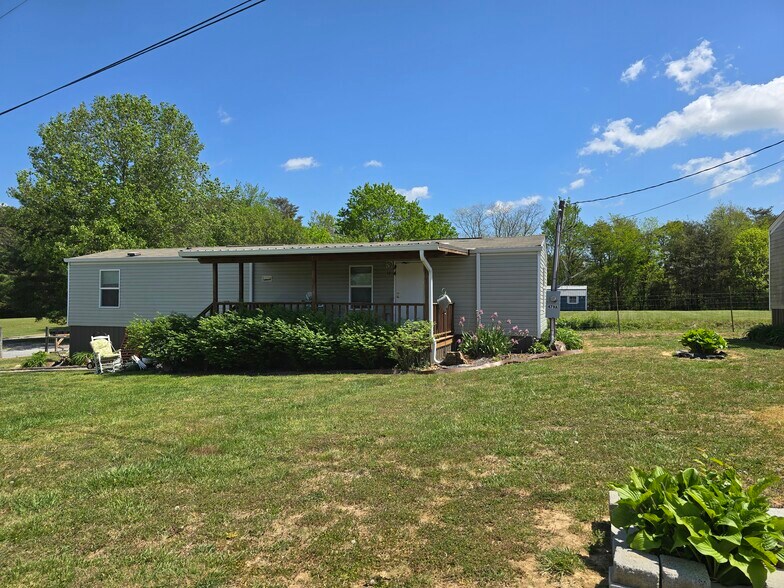 More Photos Of 13 Evergreen Cir, Dunlap Trailer Camper Park For Sale