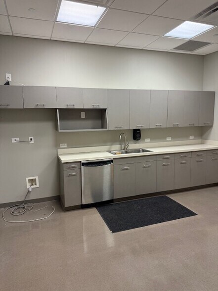 More Photos Of Carothers Pky & Bakers Br Ave, Franklin Unknown For Lease