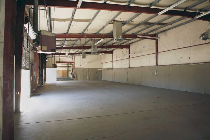 More Photos Of 2425 W Louise Dr, Phoenix Warehouse For Sale